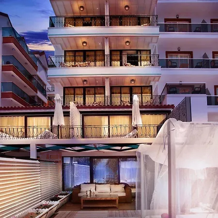 Nur Beach Hotel